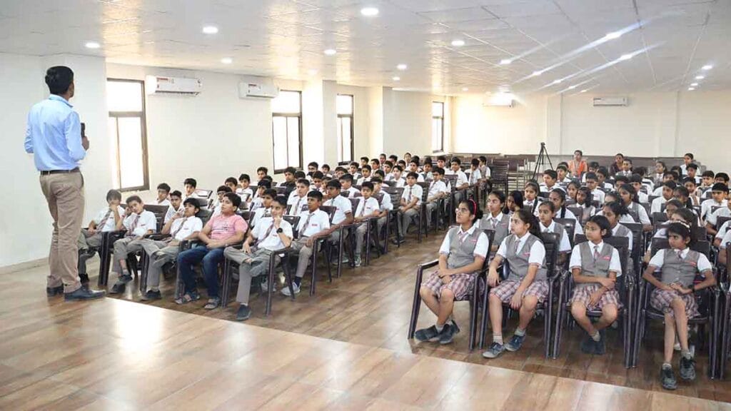 सीकर की यूरो इंटरनेशनल स्कूल का वर्ल्ड क्लास एजुकेशन सिस्टम बन रहा बच्चों की पहली पसंद सीकर की यूरो इंटरनेशनल स्कूल का वर्ल्ड क्लास एजुकेशन सिस्टम बन रहा बच्चों की पहली पसंद