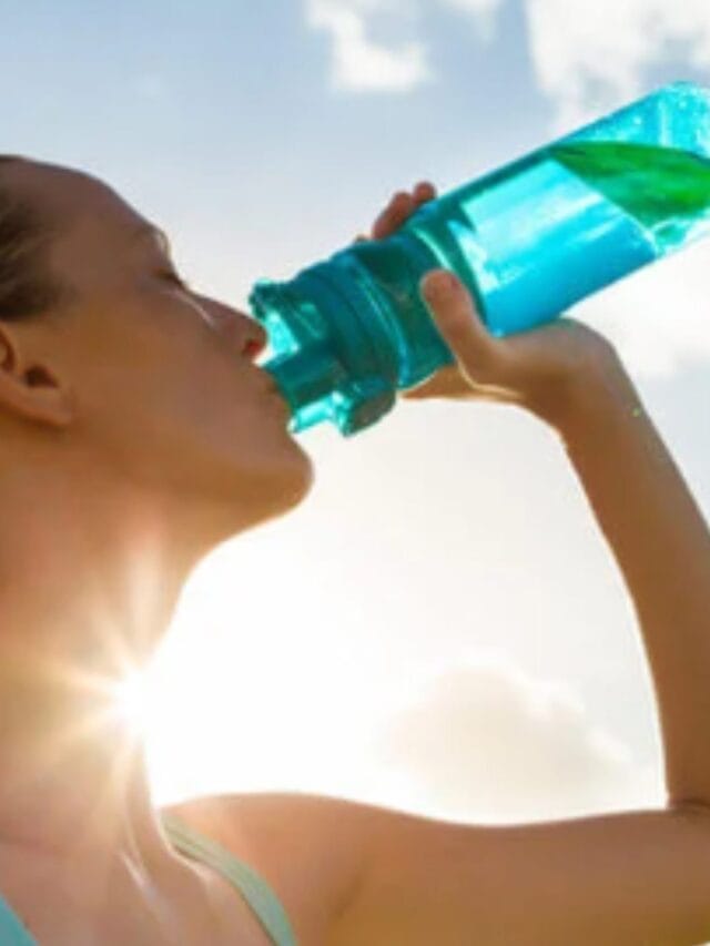 Harmful Health Effects of Drinking Too Much Water In Hindi