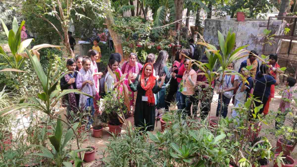 Sikar News: अभिरुचि शिविर के संभागियों ने किया सिंगल यूज प्लास्टिक निषेध रैली एवं वन विभाग नर्सरी का भ्रमण Sikar News: अभिरुचि शिविर के संभागियों ने किया सिंगल यूज प्लास्टिक निषेध रैली एवं वन विभाग नर्सरी का भ्रमण