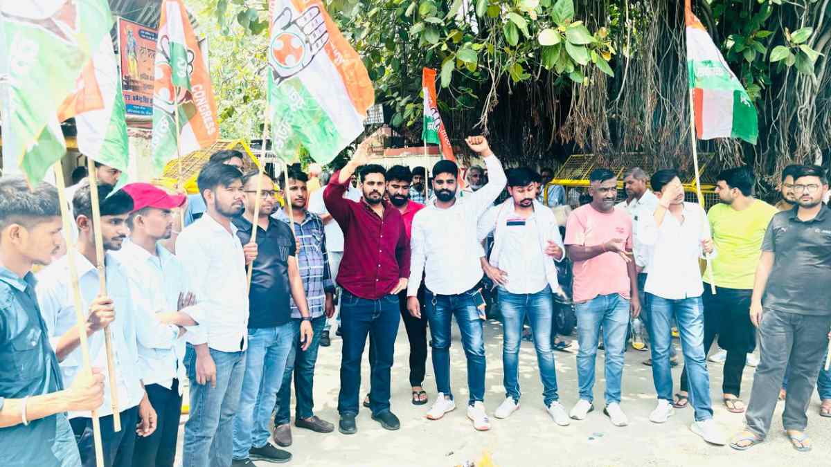 Sikar News: राजस्थान बीजेपी के प्रदेश अध्यक्ष सीपी जोशी का पुतला फूंका, युवा कांग्रेस नेता ने माफी मांगने को कहा Sikar News Congress Protest Against CP Joshi Controversial Statement