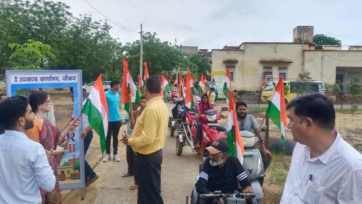 Sikar News: सीकर के दिव्यांगों ने निकाली तिरंगा रैली, तस्वीरों में देखिए हर घर तिरंगा यात्रा का जलवा Tiranga Rally By Divyang People Share Message Of Har Ghar Tiranga