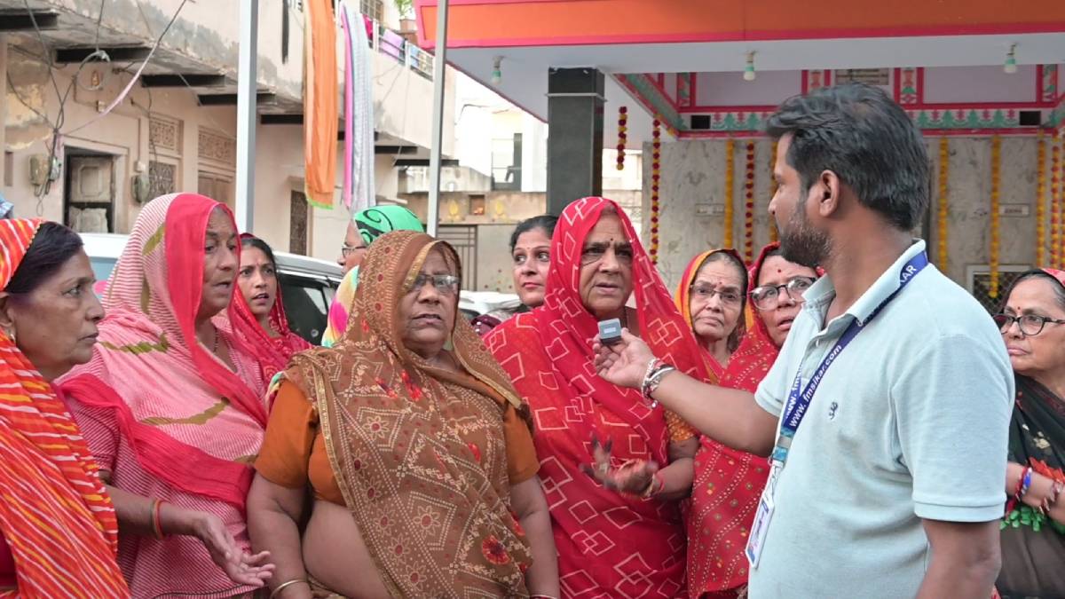 Ground Report: बूंद-बूंद के लिए तरस रहा सीकर का माथुर कॉलोनी, सालों बाद भी पानी की समस्या बरकरार fm sikar ground report on water problem