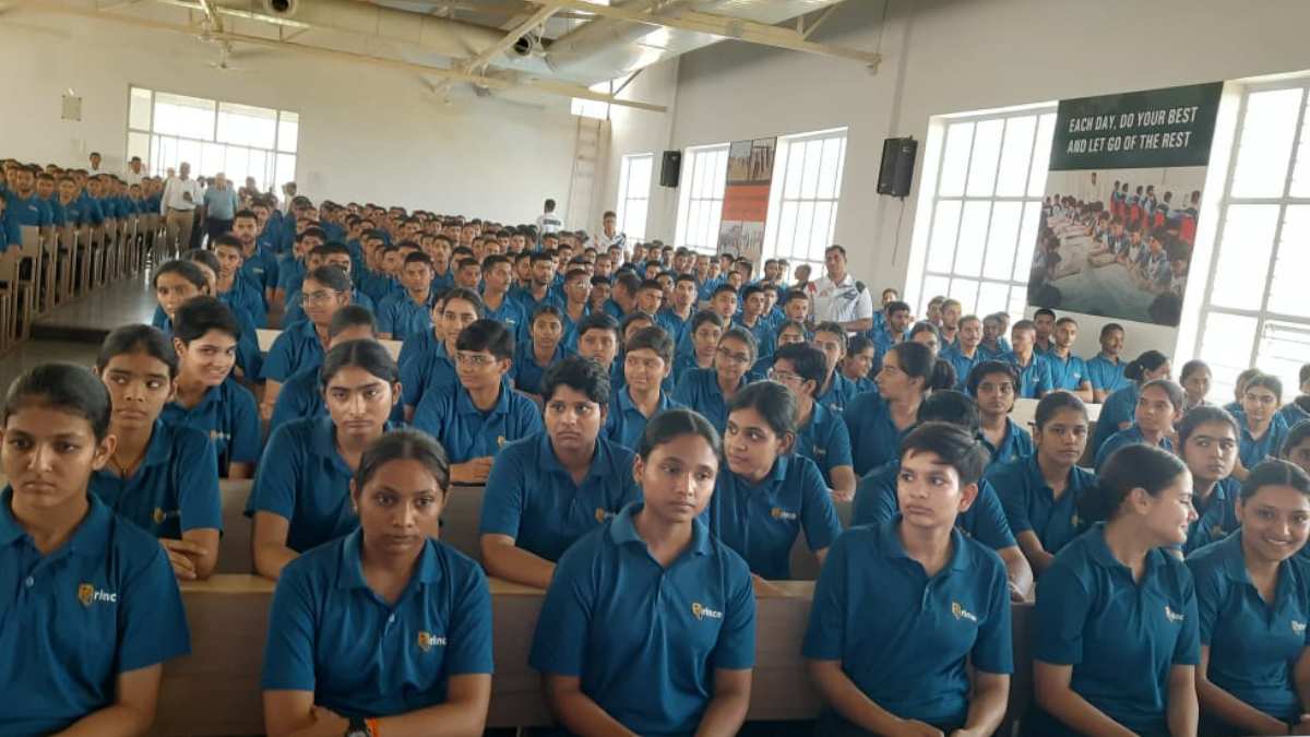 Mental Health: मानसिक स्वास्थ्य पर सीकर में कार्यक्रम आयोजित, प्रिंस एजुहब और FM Sikar बना "अनमोल जिंदगी" का हिस्सा mental health tips