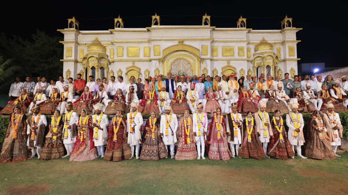 Video: सीकर में जब एक साथ 21 घोड़ियों पर निकले दूल्हे, क्या आपने देखी ये अनोखी बारात? Sikar Kumawat Samaj Shadi sikar kumawat samaj vivah