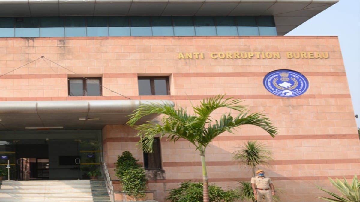 Jaipur Corruption: बैंक में करोड़ों रुपये, इनकम से 201% ज्यादा प्रोपर्टी, RTO इंस्पेक्टर के घर ACB की रेड