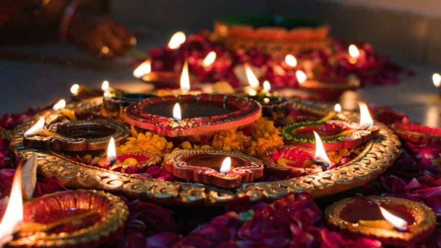 Diwali 2025: 20 अक्टूबर को दिवाली का पर्व, जानें पूजा का शुभ मुहूर्त और धन-समृद्धि के उपाय