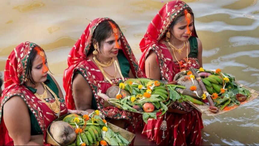 Chhath Puja 2025: दिल्ली में छठ पूजा की धूम, खास तैयारियां जनकपुरी में, जानें पूरी जानकारी chhath puja delhi 1761357683 - FM SIKAR News