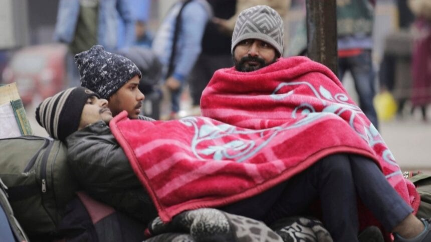 Rajasthan Weather Alert: बर्फीली हवाओं से ठिठुरा राजस्थान, कई जिलों में शीतलहर का प्रकोप, जाने राहत की उम्मीद कब?