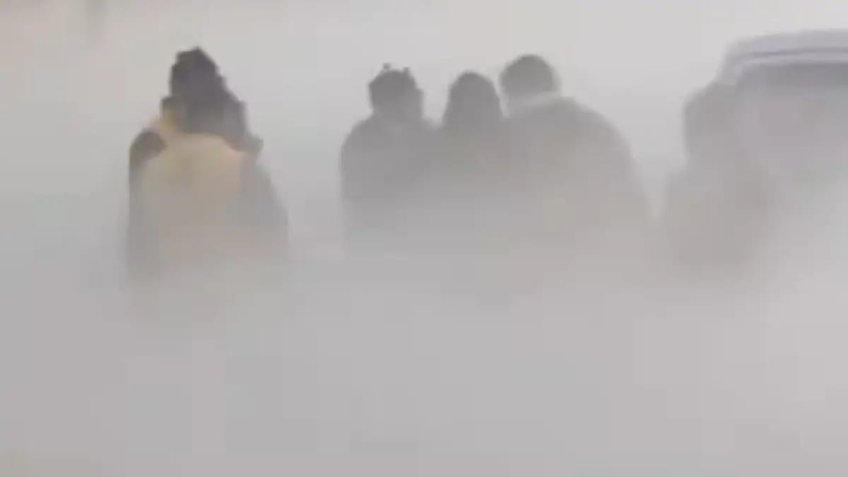 Sikar Gas Leak News: 300 मीटर इलाके में फैलने वाली जहरीली गैस से बच्चों और स्थानीय लोगों को सांस लेने में दिक्कत, फैक्ट्री मालिक की तलाश जारी