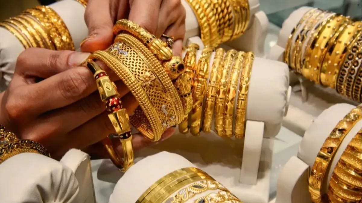 Gold Price News: सोने की कीमतों में गिरावट से खरीदारों को मिली राहत, चांदी की कीमतों में तेजी