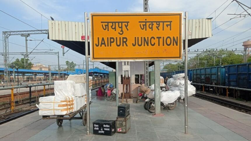 Jaipur Train Services: हवाई सेवाएं बंद होने पर रेलवे की तत्परता, नई विशेष ट्रेनों से यात्रियों को राहत