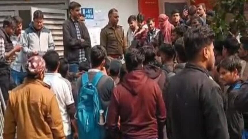 Kota News: CCRAS परीक्षा में नकल कांड का पर्दाफाश, छात्रों का विरोध, पुलिस ने तुरंत कार्रवाई की Kota News: CCRAS परीक्षा में नकल कांड का पर्दाफाश, छात्रों का विरोध, पुलिस ने तुरंत कार्रवाई की