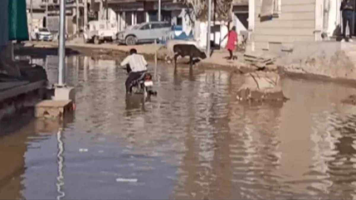 Water Pipeline Break in Sikar Causes Chaos During Road Widening